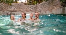 Wave pool at Center Parcs De Huttenheugte