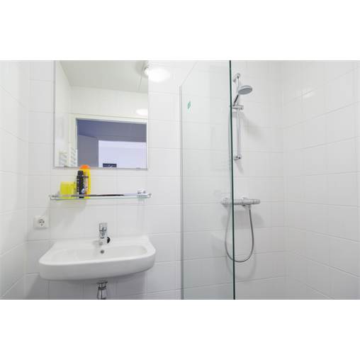 Water residence Floatinghome de Zomertaling with sauna at De Potten